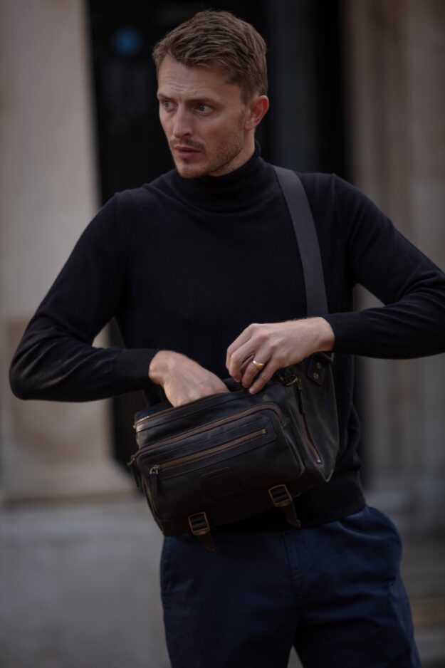 Builford Waxed canvas Waist bag (5) Builford men’s luxury waist bag made from British waxed canvas and vegetable-tanned leather, styled for versatile everyday wear.